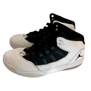 Jordan Max Aura White Black